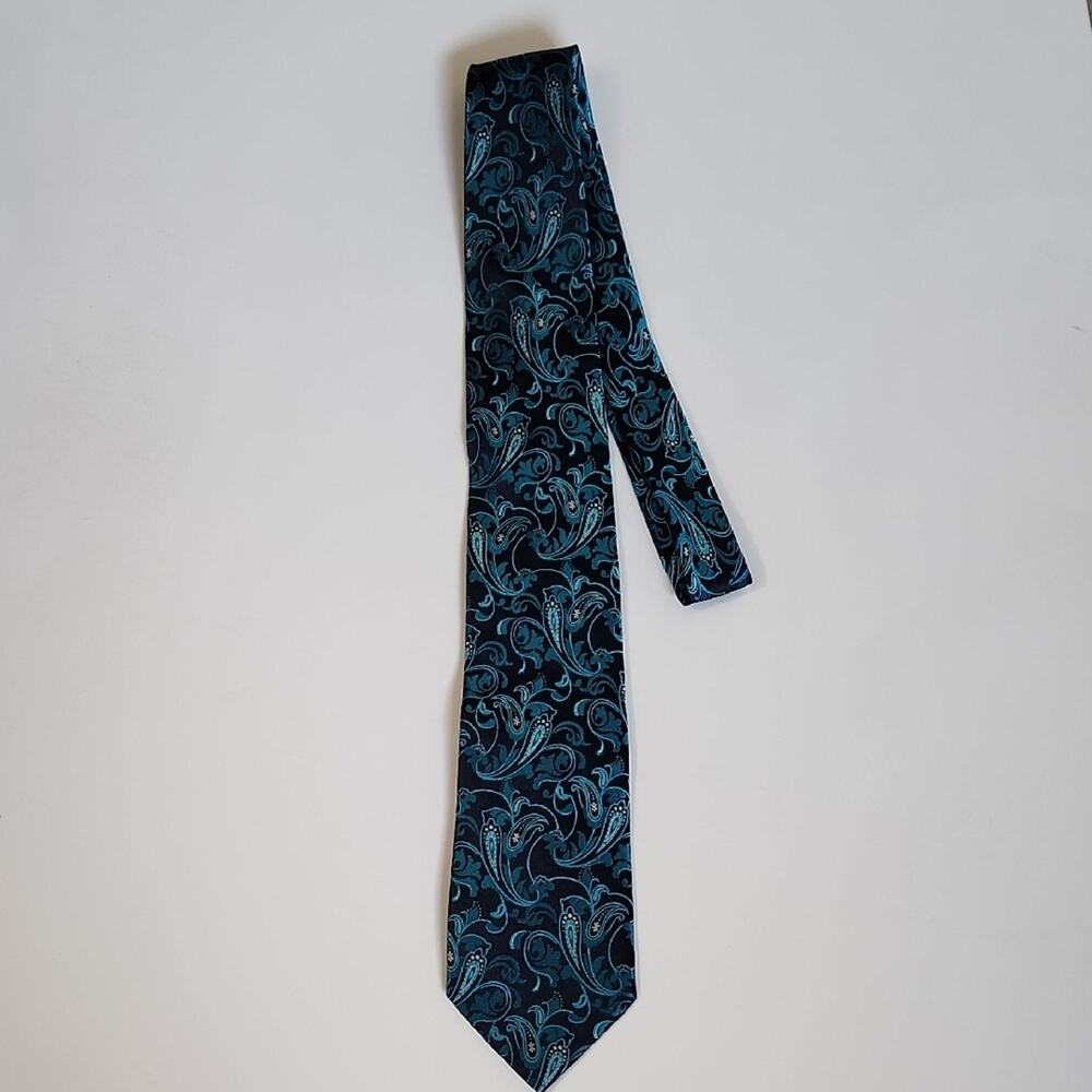 Alfani Mens Bkack & Blue Paisley Tie with Silky Sheen 100% Silk Business Wedding